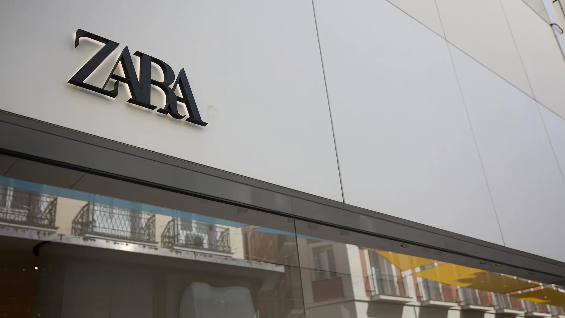 Economía.-(AMP) Inditex gana 2.768 millones en su primer semestre (+10,1%) y eleva un 7,2% ventas, hasta 18.065 millones