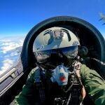 Nanjing (China), 09/04/2023.- A Chinese fighter jet pilot from of the Eastern Theater Command of the Chinese People's Liberation Army (PLA) takes part in combat readiness patrol and military exercises around the Taiwan Island, 10 April 2023 (issued 11 April 2023). The Eastern Theater Command of the PLA conducted three days of military drills around the Taiwan Strait from 08 to 10 April. China launched the military exercises in response to the meeting in the United States between Taiwan's President Tsai Ing-wen and US House Speaker Kevin McCarthy