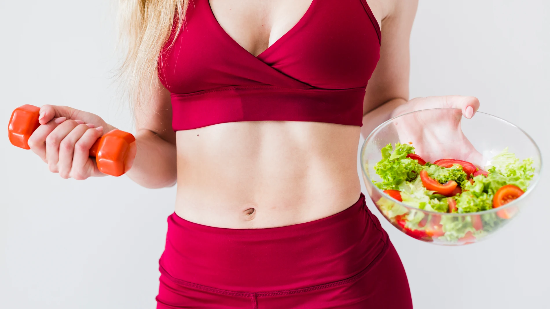 Seguir una alimentación muy pobre en nutrientes y mantener una exigencia deportiva muy estricta aumenta los desequilibrios hormonales