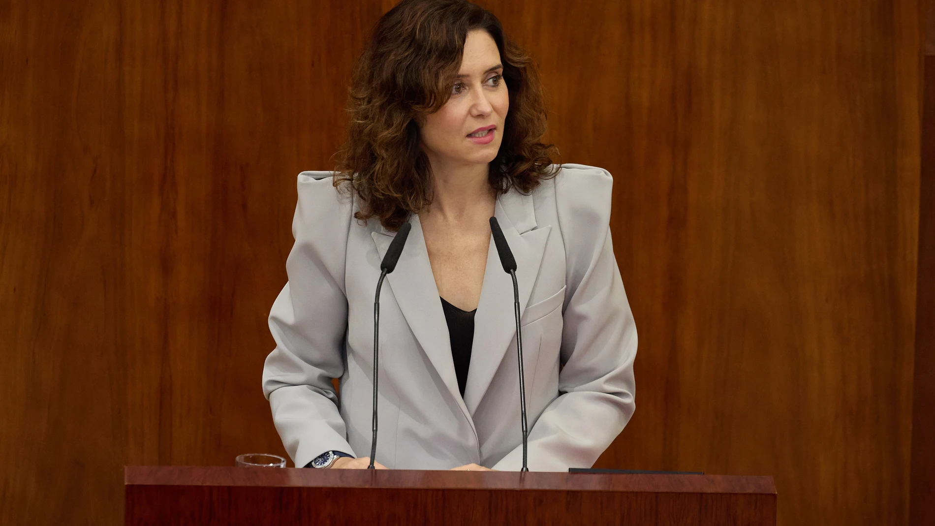 La presidenta de la Comunidad de Madrid, Isabel Díaz Ayuso, interviene durante la primera sesión del Debate del Estado de la Región en la Asamblea de Madrid, a 12 de septiembre de 2024, en Madrid (España). La presidenta de la Comunidad de Madrid, Isabel Díaz Ayuso, afronta hoy y mañana en la Asamblea el Debate del Estado de la Región, el primero desde que cuenta con mayoría absoluta y en el que se prevé que haga balance de gestión y desglose las principales líneas de acción de su Gobierno. 1...