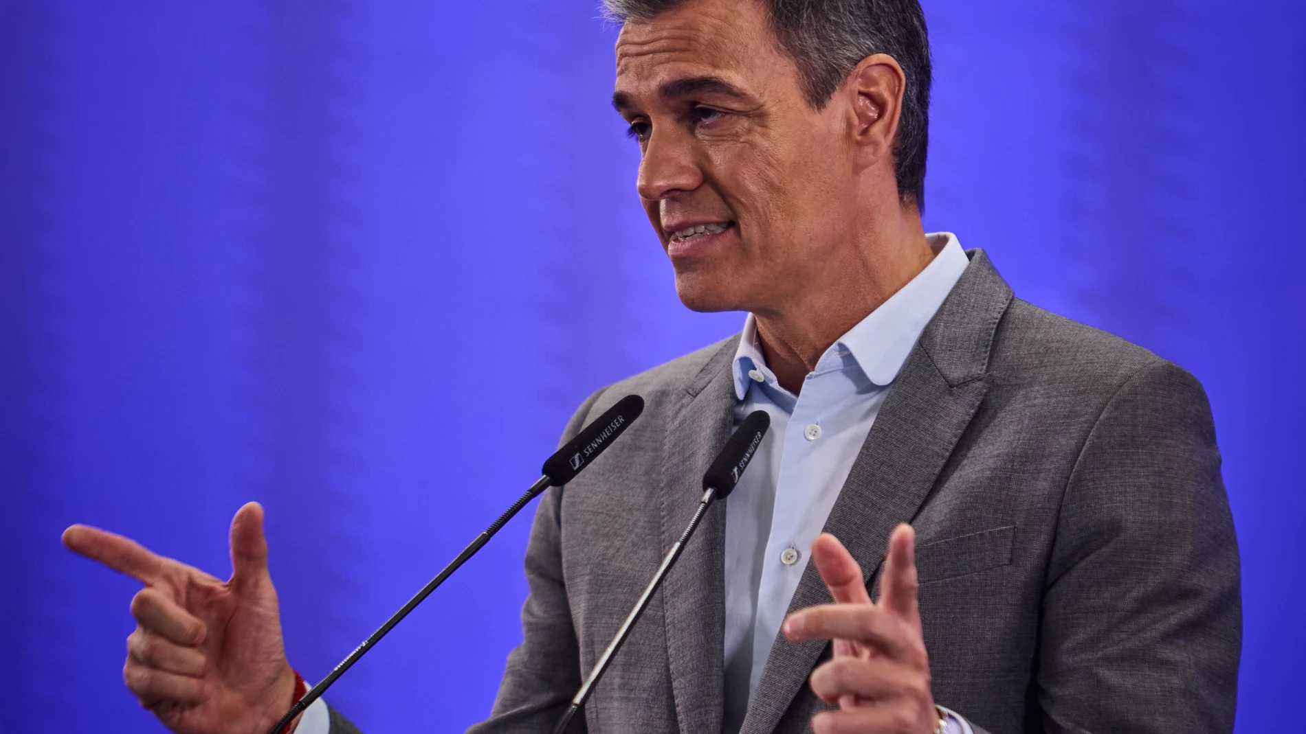 El presidente del Gobierno, Pedro Sánchez, interviene en la presentación de la nueva campaña para el fomento del uso del transporte público, en la sede del Ministerio de Transportes y Movilidad Sostenible.Asiste el ministro de Transportes y Movilidad Sostenible, Oscar Puente. © Alberto R. Roldán / Diario La Razón.12 09 2023