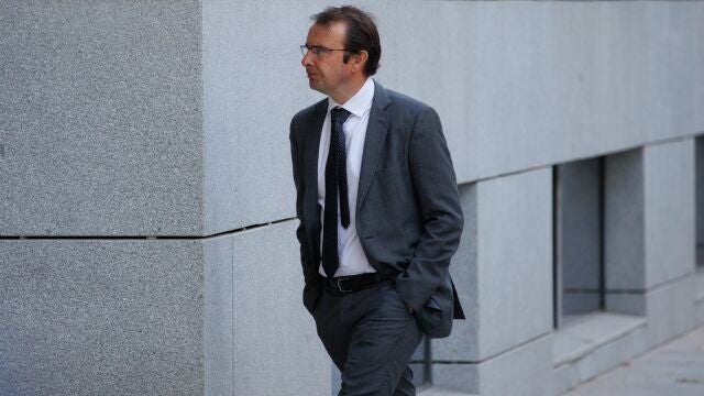 &Aacute;lvaro S&aacute;nchez Manzanares, a su llegada para declarar como imputado en el "caso Koldo" en la Audiencia Nacional, 