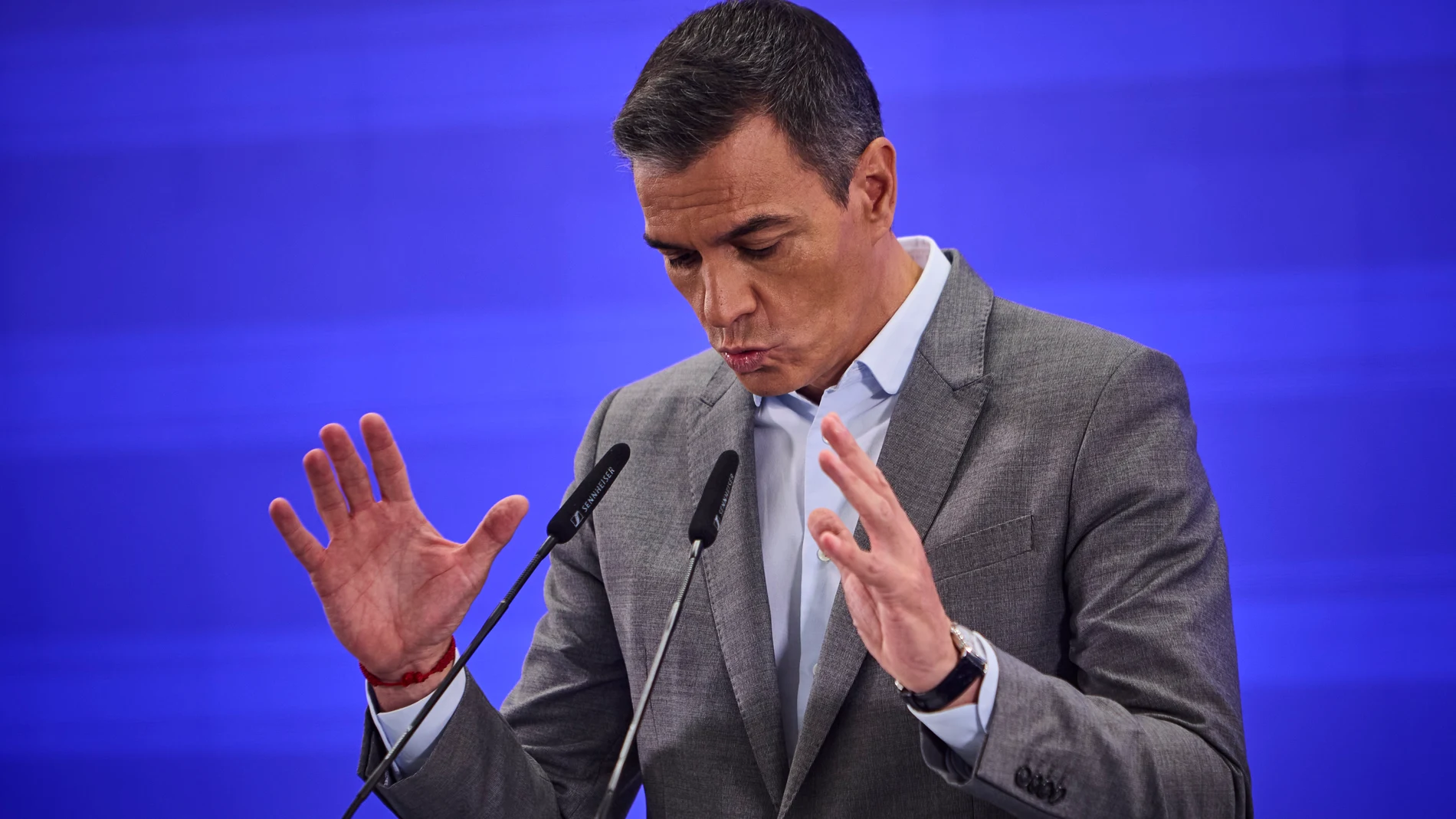 El presidente del Gobierno, Pedro Sánchez, interviene en la presentación de la nueva campaña para el fomento del uso del transporte público, en la sede del Ministerio de Transportes y Movilidad Sostenible. Asiste el ministro de Transportes y Movilidad Sostenible, Oscar Puente. © Alberto R. Roldán / Diario La Razón. 12 09 2023