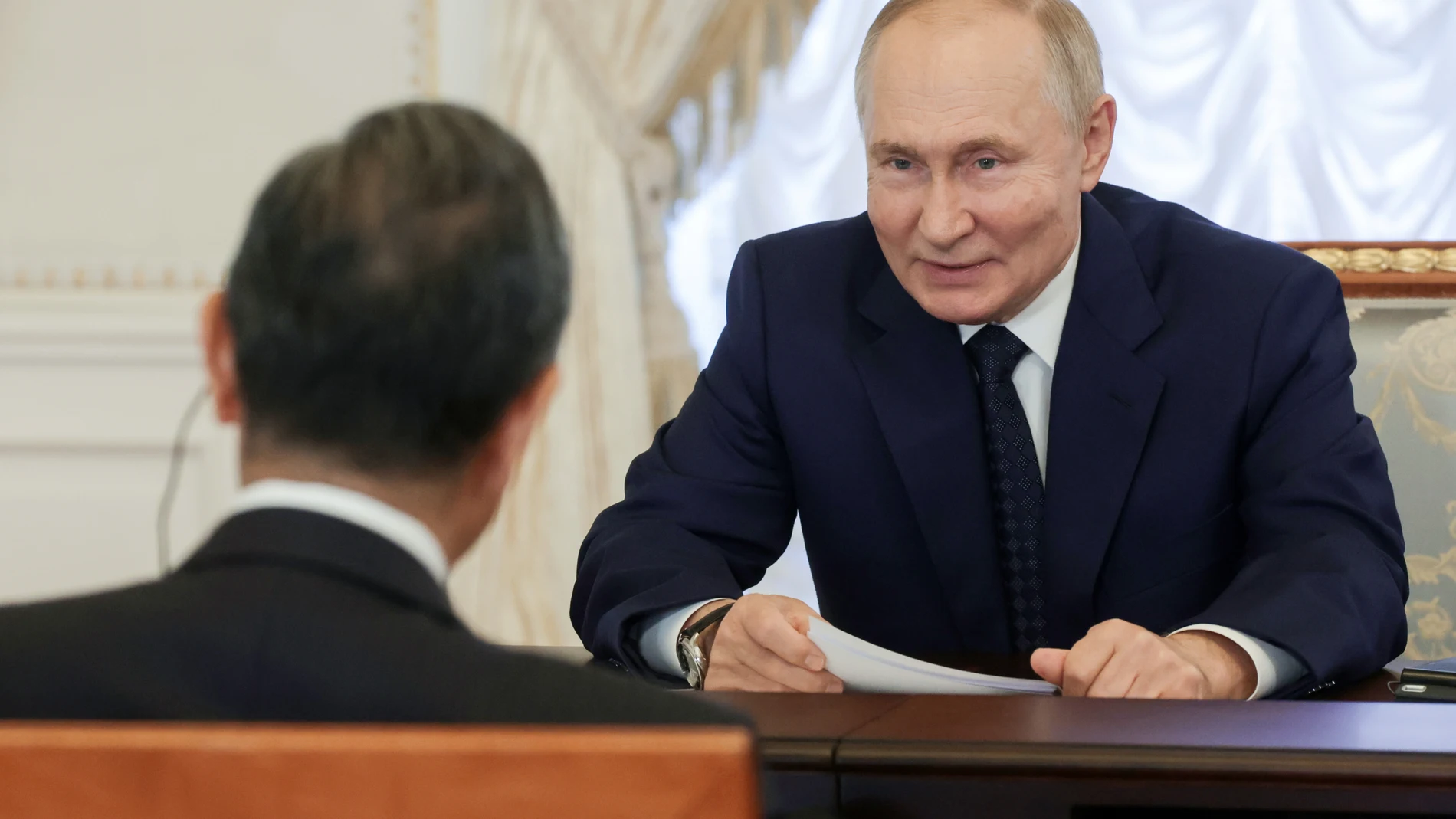 St. Petersburg (Russian Federation), 11/09/2024.- Russian President Vladimir Putin (R) attends a meeting with Chinese Central Foreign Affairs Commission Office Director, Foreign Minister Wang Yi after a meeting with high-ranking BRICS officials responsible for security matters and national security advisers at the Constantine Palace in Strelna in the suburb of St. Petersburg, Russia, 12 September 2024. (Rusia, San Petersburgo) EFE/EPA/VYACHESLAV PROKOFYEV / SPUTNIK / KREMLIN POOL MANDATORY CR...