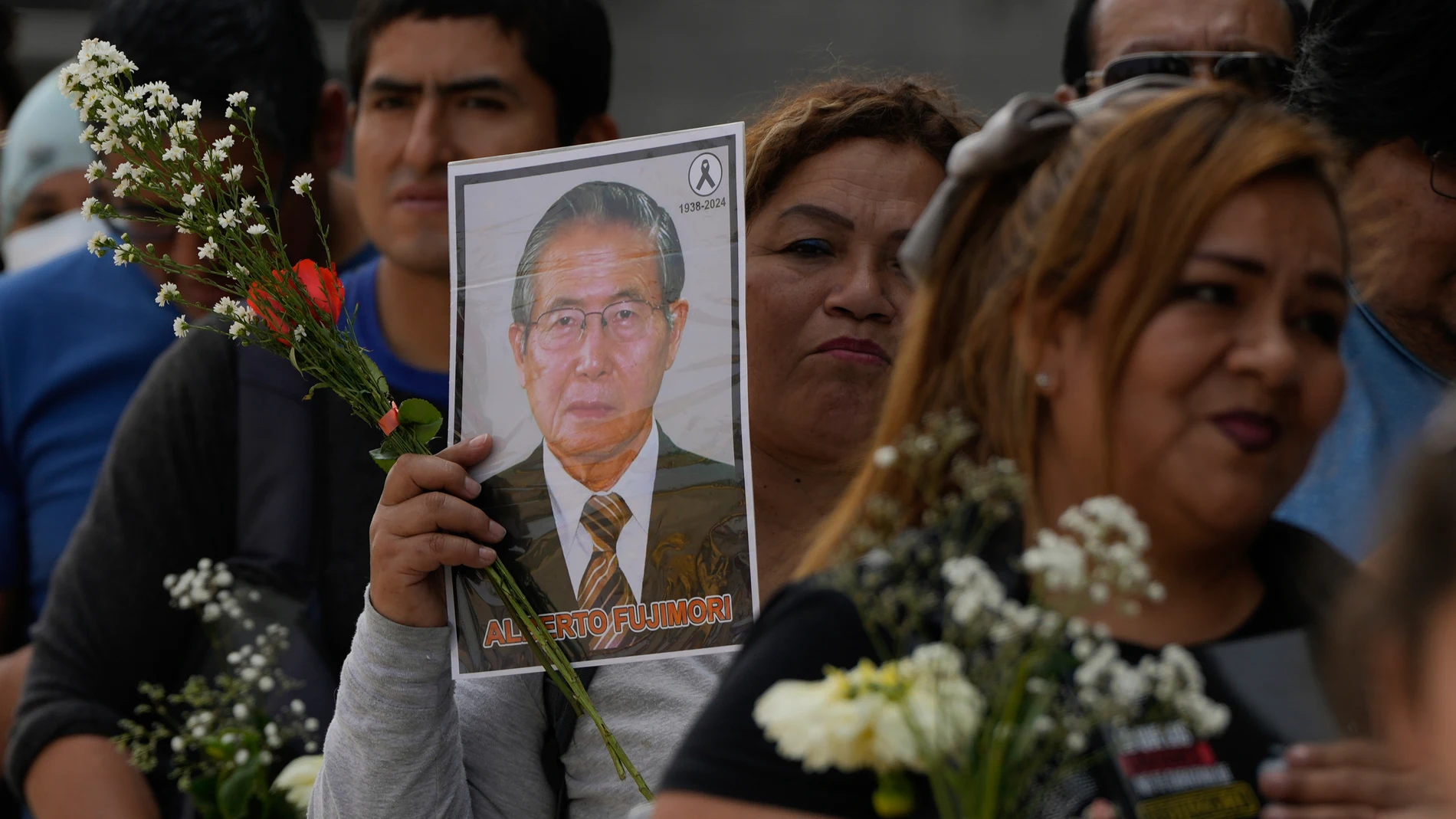 Supporters of former President Alberto Fujimori line up to pay their respects outside a museum where his body is lying in Lima, Peru, Thursday, Sept. 12, 2024. (AP Photo/Guadalupe Pardo)