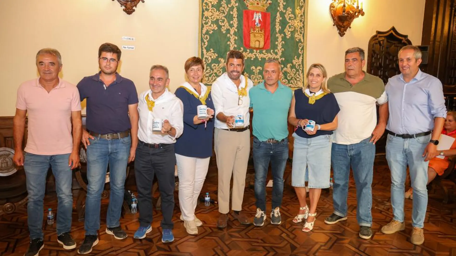 El presidente Mazón se ha reunido con representantes de ganaderos de reses bravas