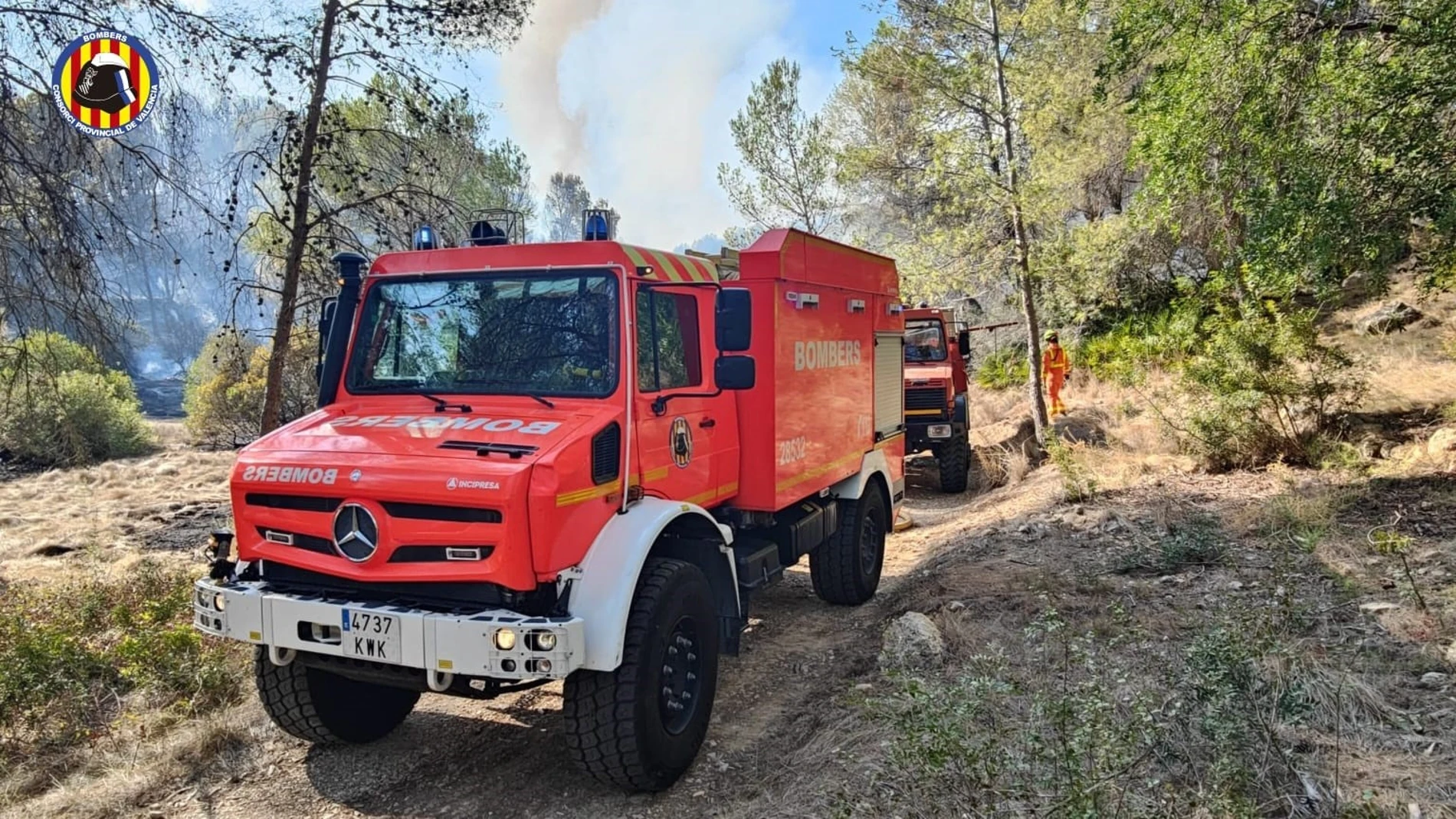 Camión del Consorcio Provincial de Bomberos de Valencia en el incendio forestal de Simat REMITIDA / HANDOUT por CONSORCIO PROVINCIAL DE BOMBEROS DE VALENCIA Fotografía remitida a medios de comunicación exclusivamente para ilustrar la noticia a la que hace referencia la imagen, y citando la procedencia de la imagen en la firma 12/09/2024