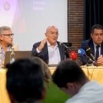 El alcalde de Valladolid, Jesús Julio Carnero, presenta el servicio, junto a Eduardo Cabanillas y Alberto Gutiérrez