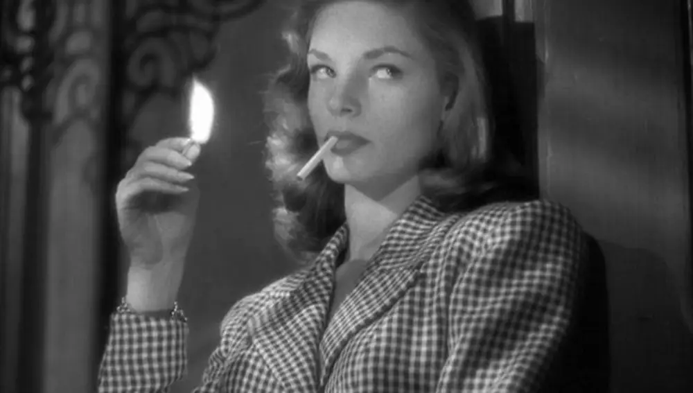 Bacall en una escena de "El sueño eterno"