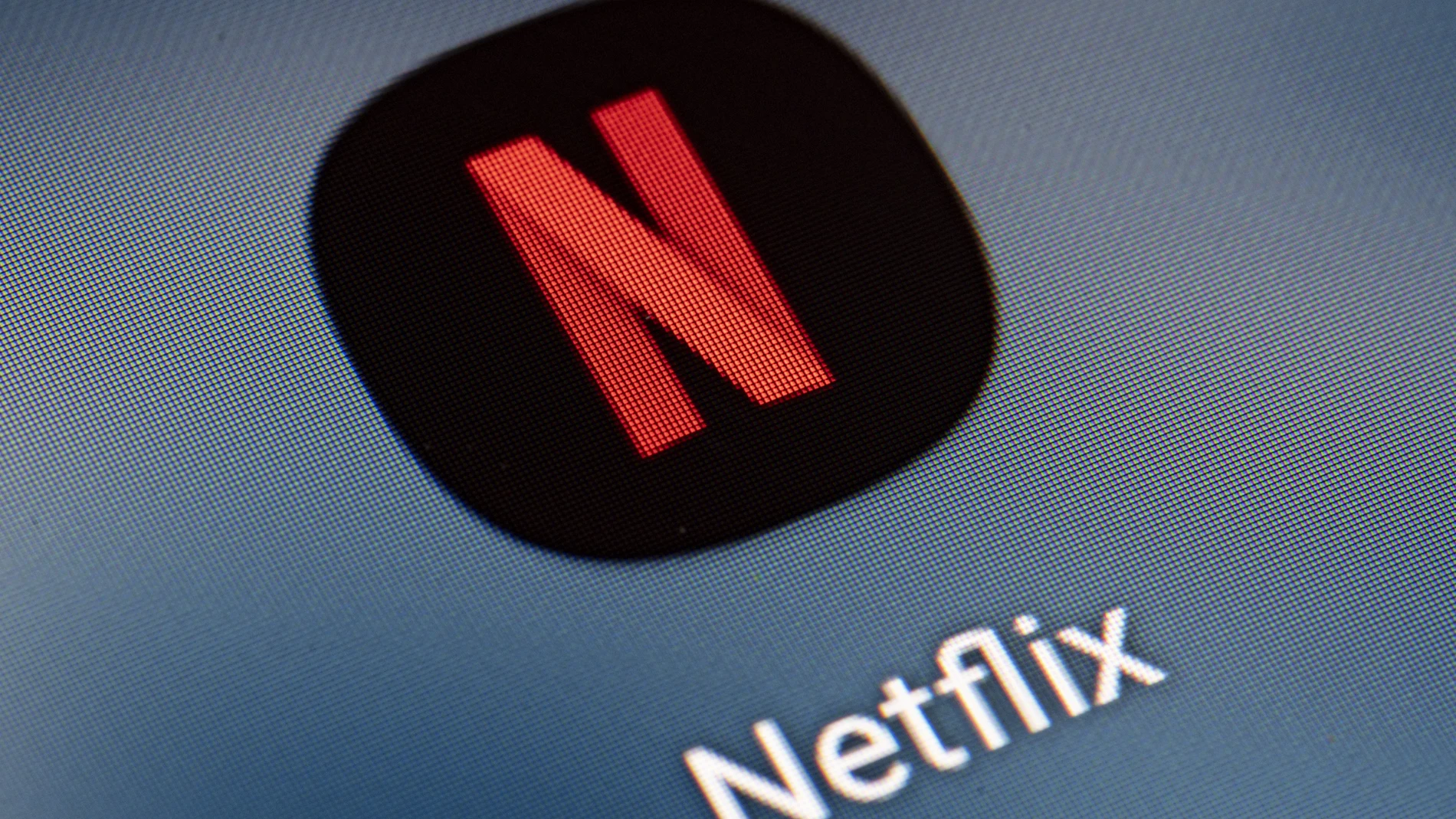 (Foto de ARCHIVO) FILED - 21 January 2022, Berlin: The Netflix app icon can be seen on the screen of a smartphone. Photo: Fabian Sommer/dpa 21/01/2022 ONLY FOR USE IN SPAIN
