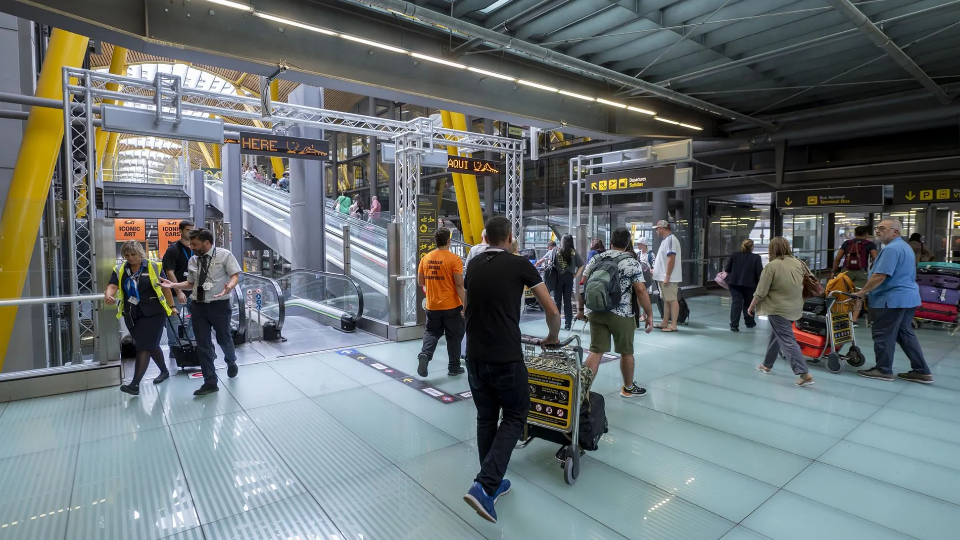 MADRID.-Aena denuncia ante la Guardia Civil la filtración de datos e imágenes de la sala de autoridades de Barajas
