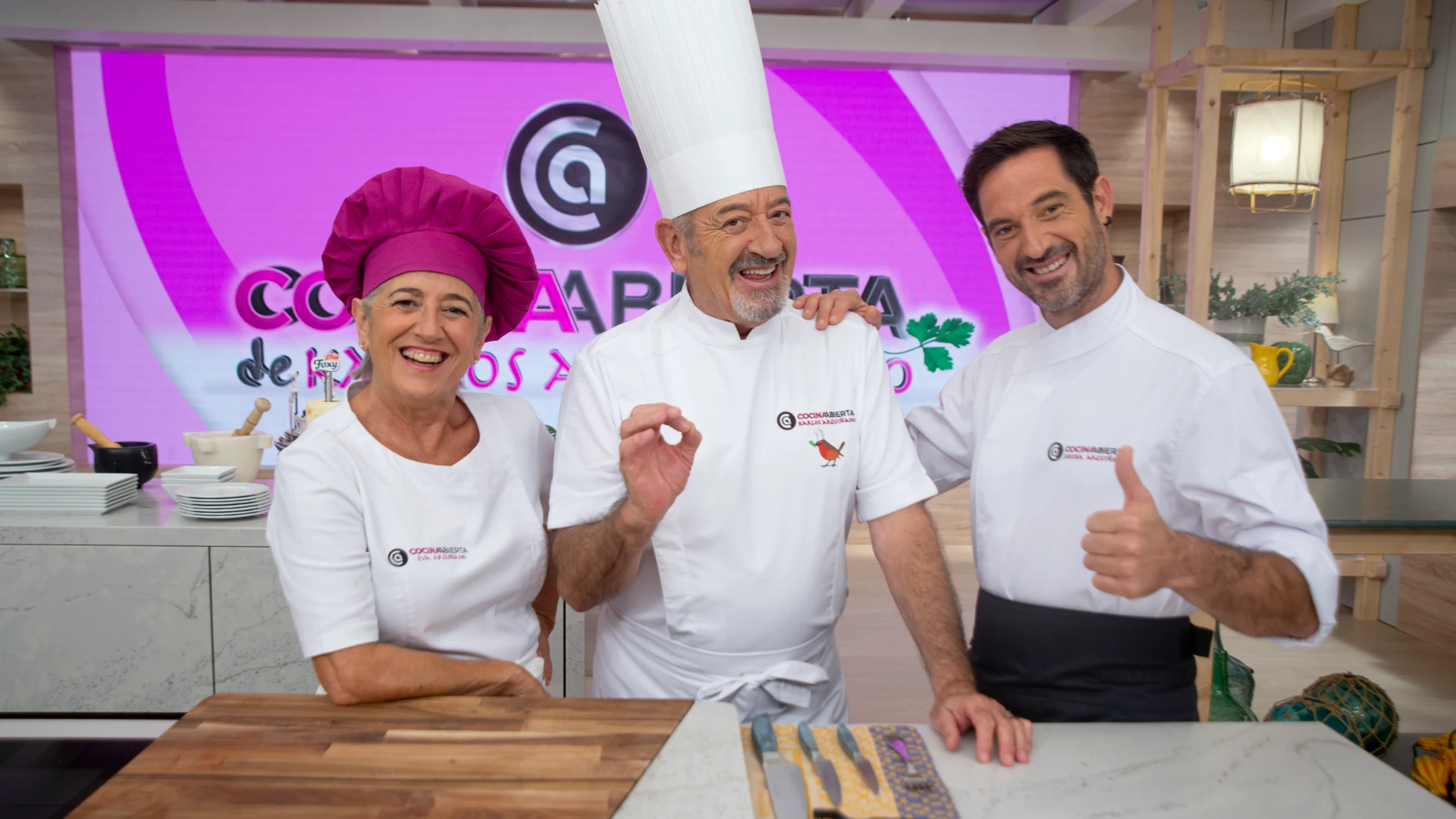 Eva, Karlos y Joseba Arguiñano en el plató de 'Cocina abierta de Karlos Arguiñano'