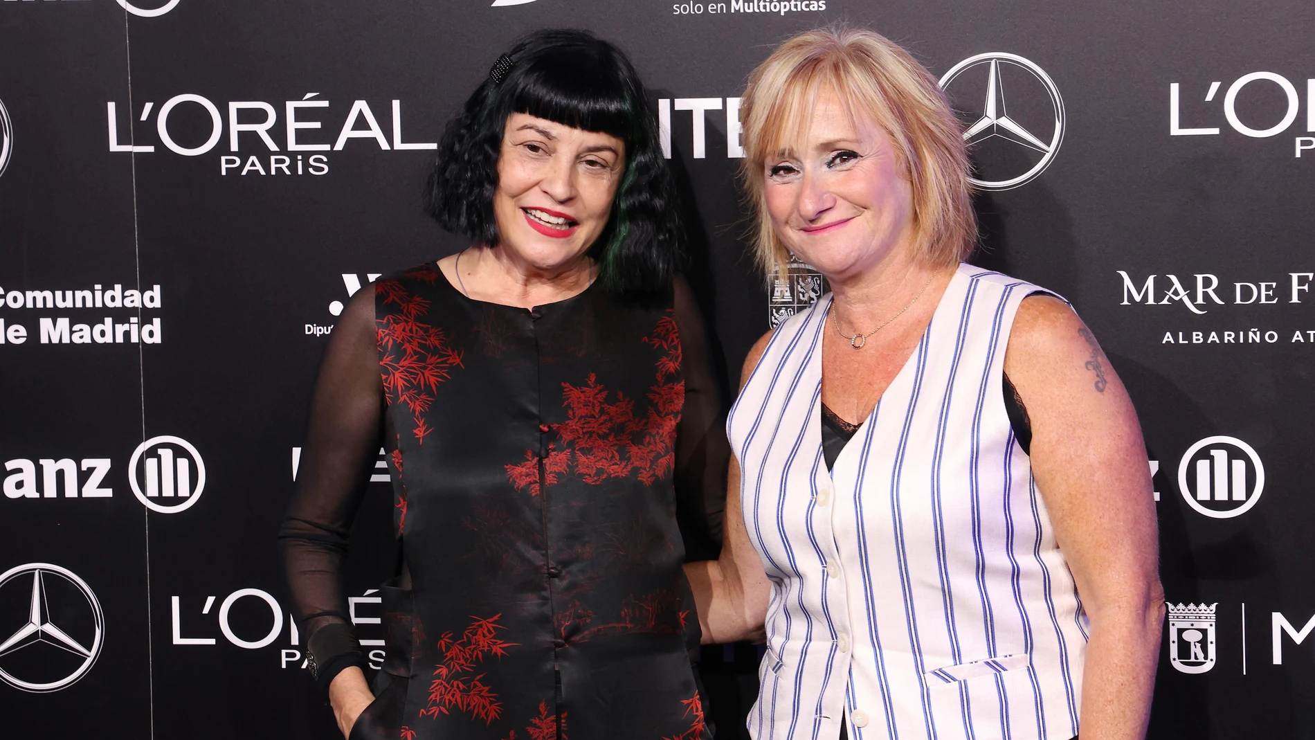 La consejera de Industria, Comercio y Empleo, Leticia García, visita al stand de la Moda de Castilla y León en el 'Cibelespacio' de la Mercedes Fashion Week . En la imagen la consejera junto la diseñadora Salmantina, Fely Campo