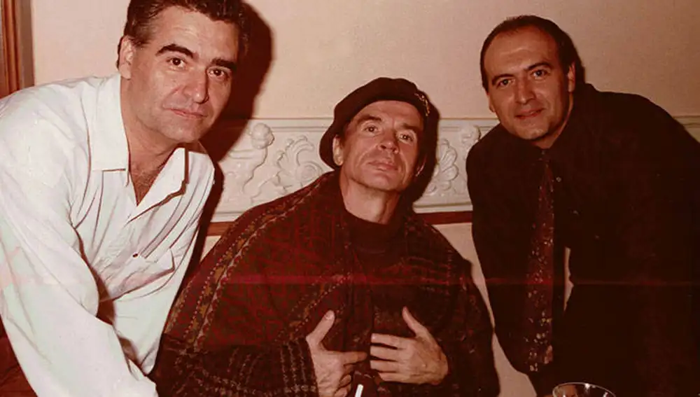 Rudolf Nureyev entre los dueños de El Canyar, Miguel y Enrique Seguí.