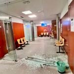 Imagen del destrozo en el interior del centro de salud.