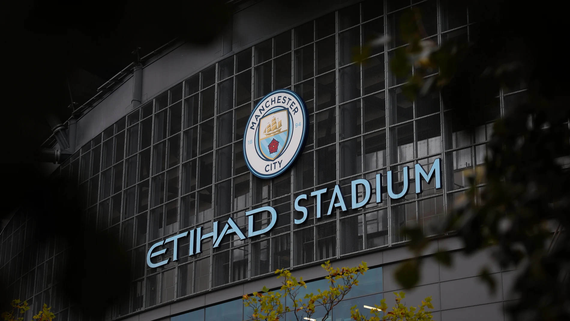 Manchester (United Kingdom), 15/09/2024.- Manchester City'Äôs Etihad Stadium in Manchester, Britain, 15 September 2024. An independent hearing is set to begin on 16 September 2024 assessing over 100 alleged breaches of Premier League financial rules by Manchester City between 2009 and 2023. Manchester City have denied all charges, which allege that they failed to provide accurate financial information and to properly disclose player and manager payments over a period of nine seasons, that the...