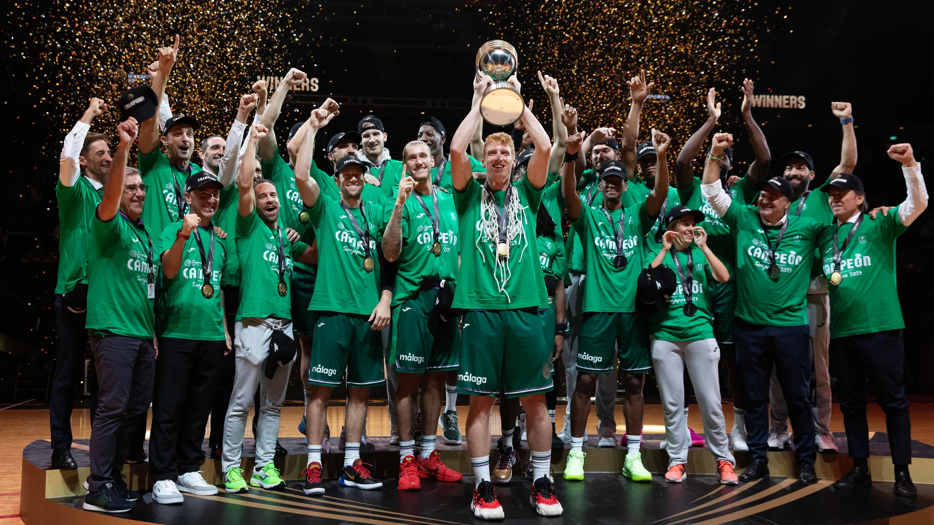 Alberto Díaz levanta el título de campeón de la Copa Intercontinental
