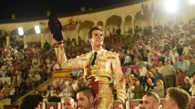 Samuel Navalón, a hombros en Albacete