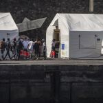AMP.- Llega un nuevo cayuco con 87 migrantes a La Restinga (El Hierro), el cuarto del fin de semana en Canarias