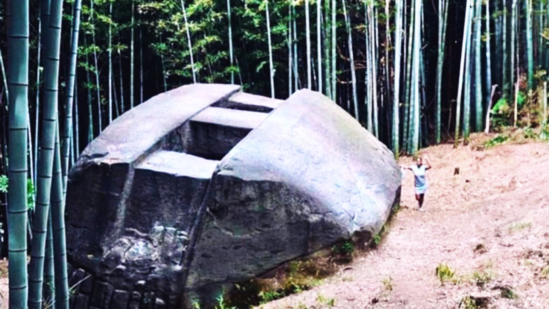 Imagen de la roca Masuda, en Japón, de 800 toneladas