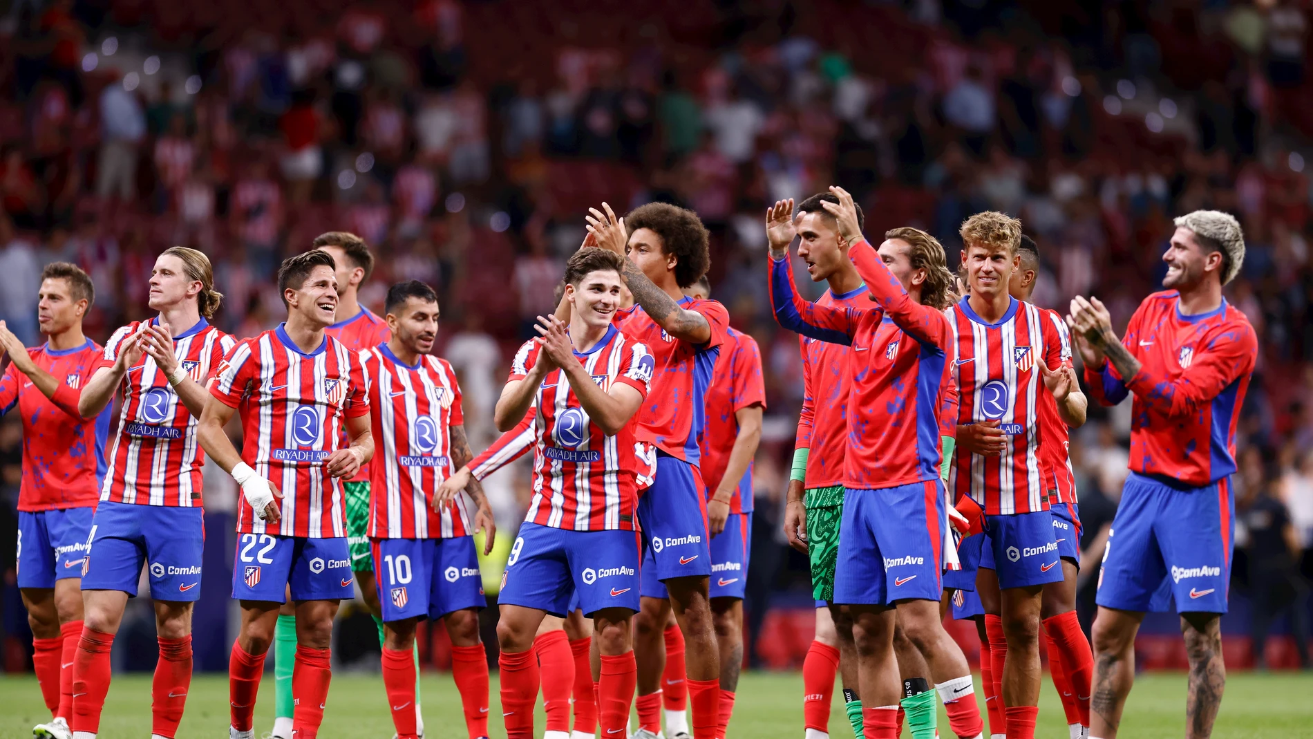 Los jugadores del Atlético celebran la victoria ante el Valencia