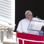 El Papa en el balcón de la basílica de San Pedro 