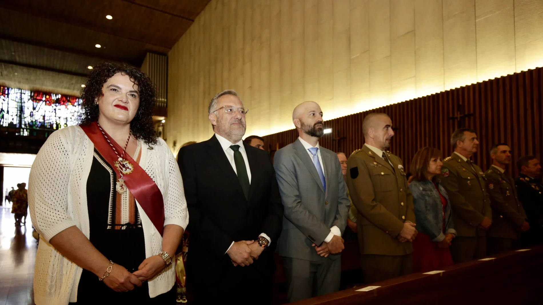 La Diócesis de León celebra los actos litúrgicos en la solemnidad de la Virgen del Camino, patrona de la Región Leonesa, con misa mayor y tradicional ofrenda, con la asistencia de los Ayuntamientos del Voto y del presidente de las Cortes, Carlos Pollán