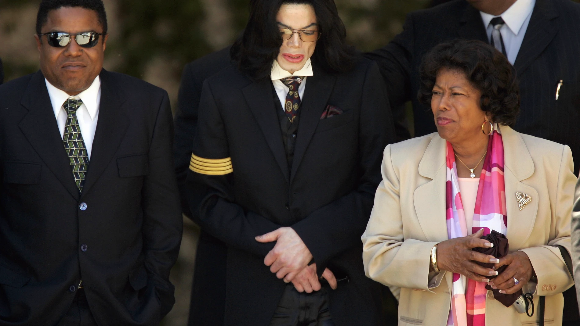 FILE - Pop star Michael Jackson, center, his mother Katherine Jackson, right, and brother Tito Jackson, left, leave Santa Barbara County Superior Court in Santa Maria, Calif., April 7, 2005, after another day of testimony in Michael Jackson's child molestation trial. (AP Photo/Kevork Djansezian, File)