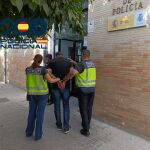 Los agentes durante el arresto en Camas