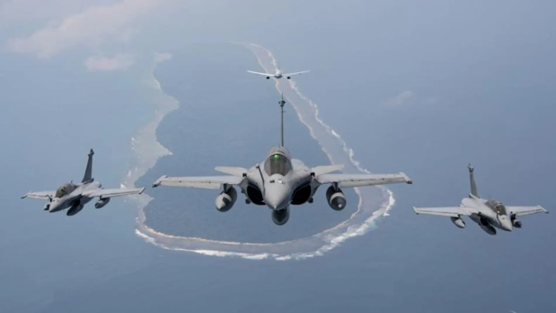 Tres cazas Rafale franceses de la misión Pegase 2022