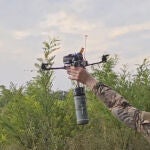 No solo Ucrania, Rusia también usa drones que lanzan termita e incendian las posiciones enemigas a 2.000ºC.