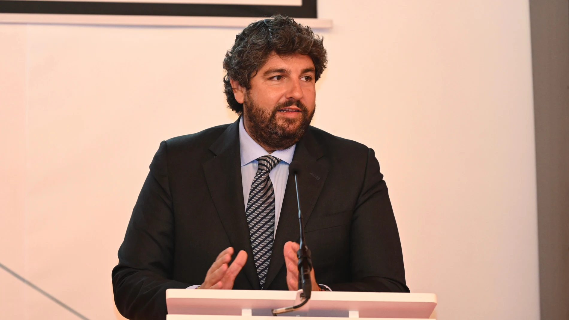 El jefe del Ejecutivo autonómico, Fernando López Miras, inauguró en Cartagena la jornada ‘Vectores energéticos renovables y valorización de los residuos en la industria'
