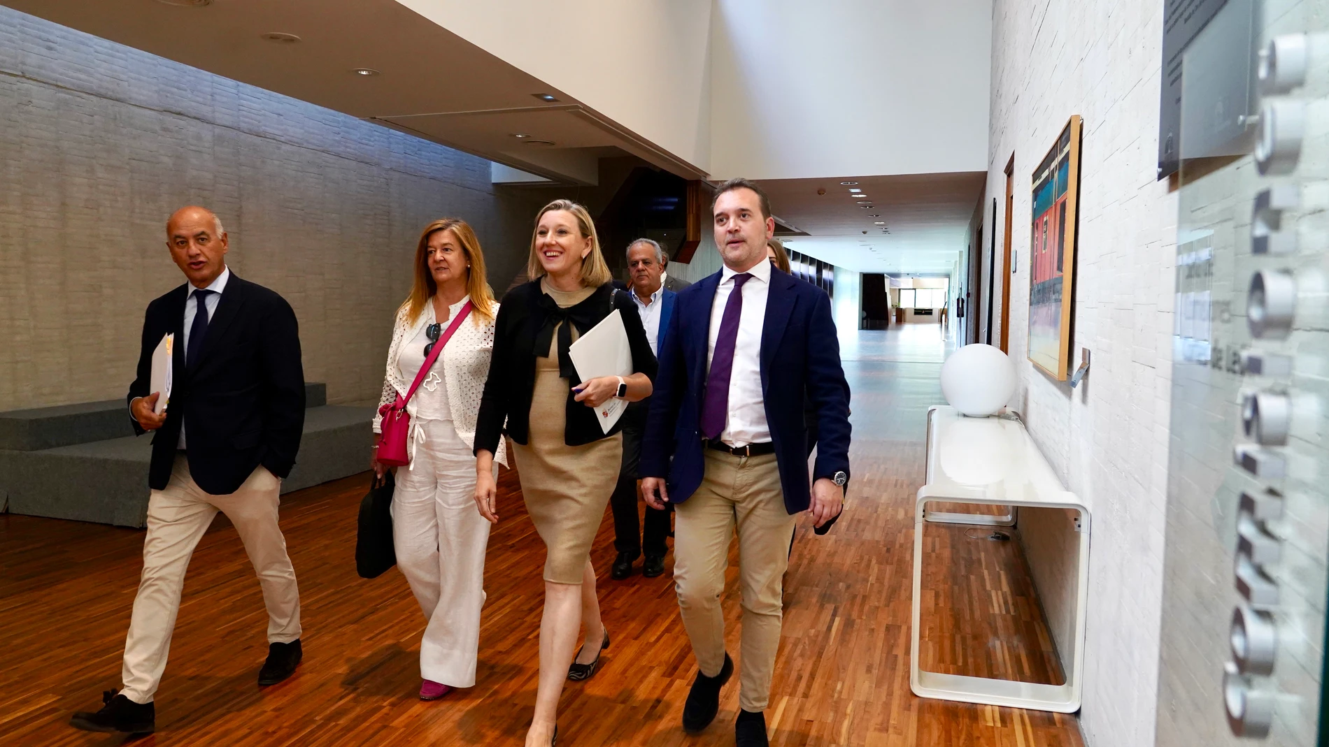 Blanco llega a la comisión junto a Gavilanes y García Nieto, entre otros