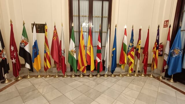 Banderas de las comunidades de España