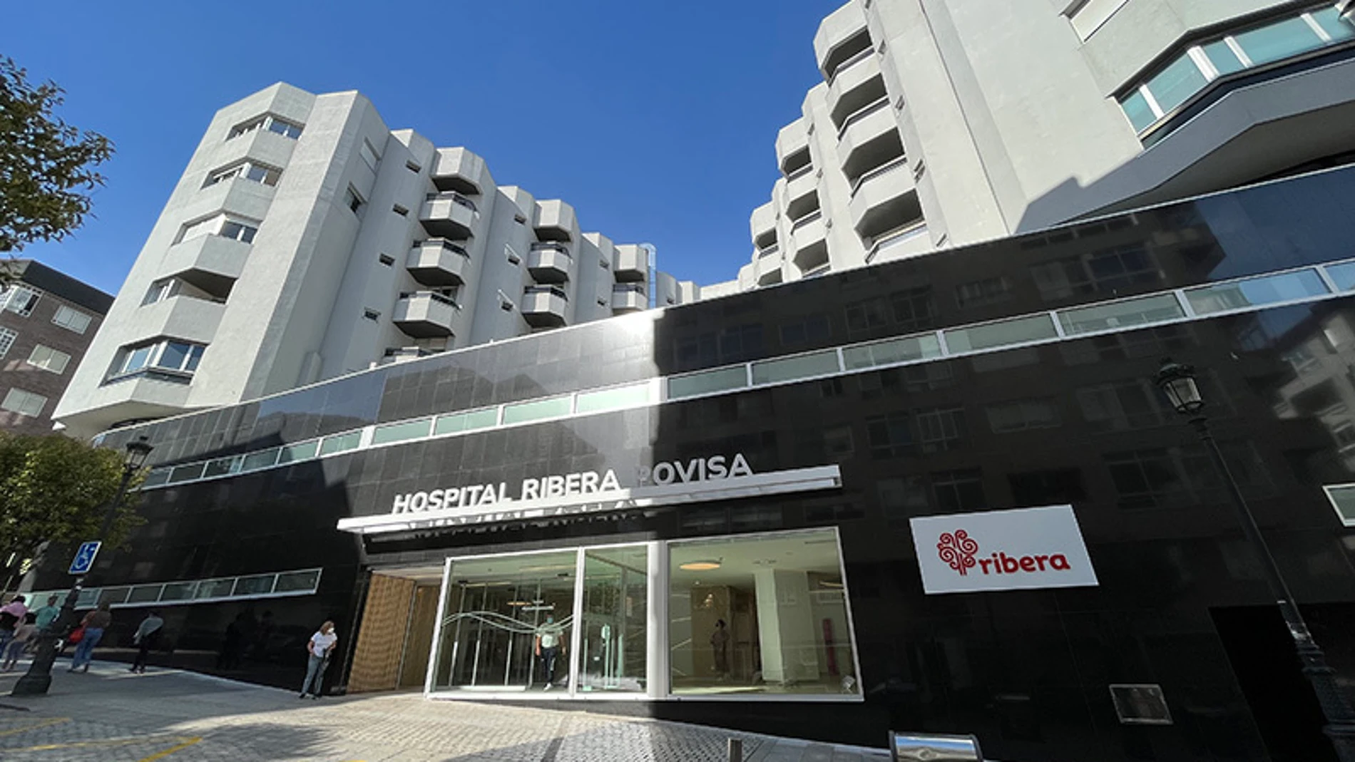 Imagen de la entrada al hospital en el que permanece ingresada la víctima.
