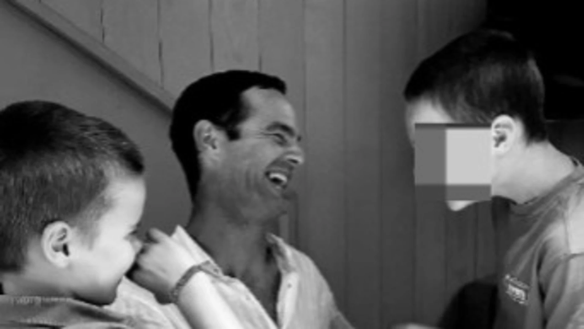 José Bono Jr. con dos de sus sobrinos, hijos de Amelia Bono