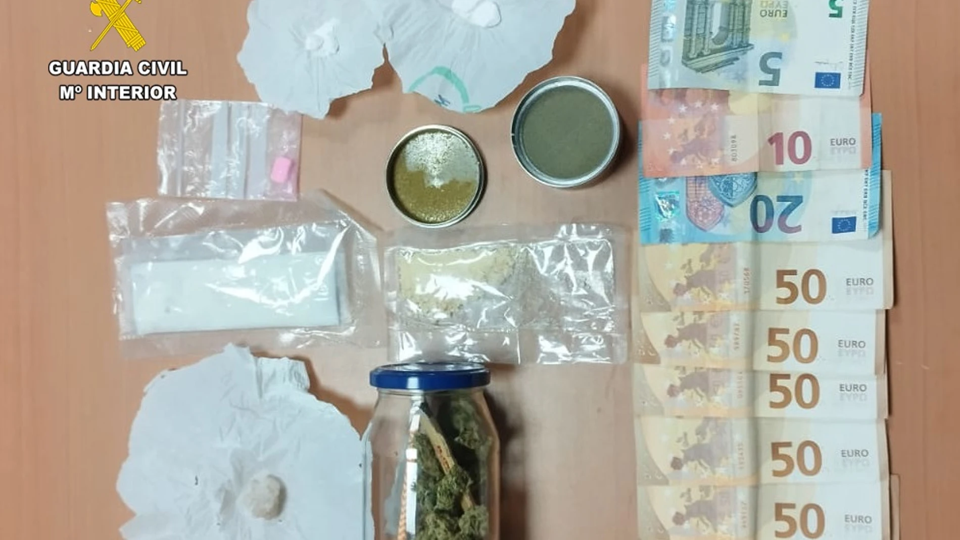 Droga incahutada al detenido. REMITIDA / HANDOUT por Guardia Civil Fotografía remitida a medios de comunicación exclusivamente para ilustrar la noticia a la que hace referencia la imagen, y citando la procedencia de la imagen en la firma 17/09/2024