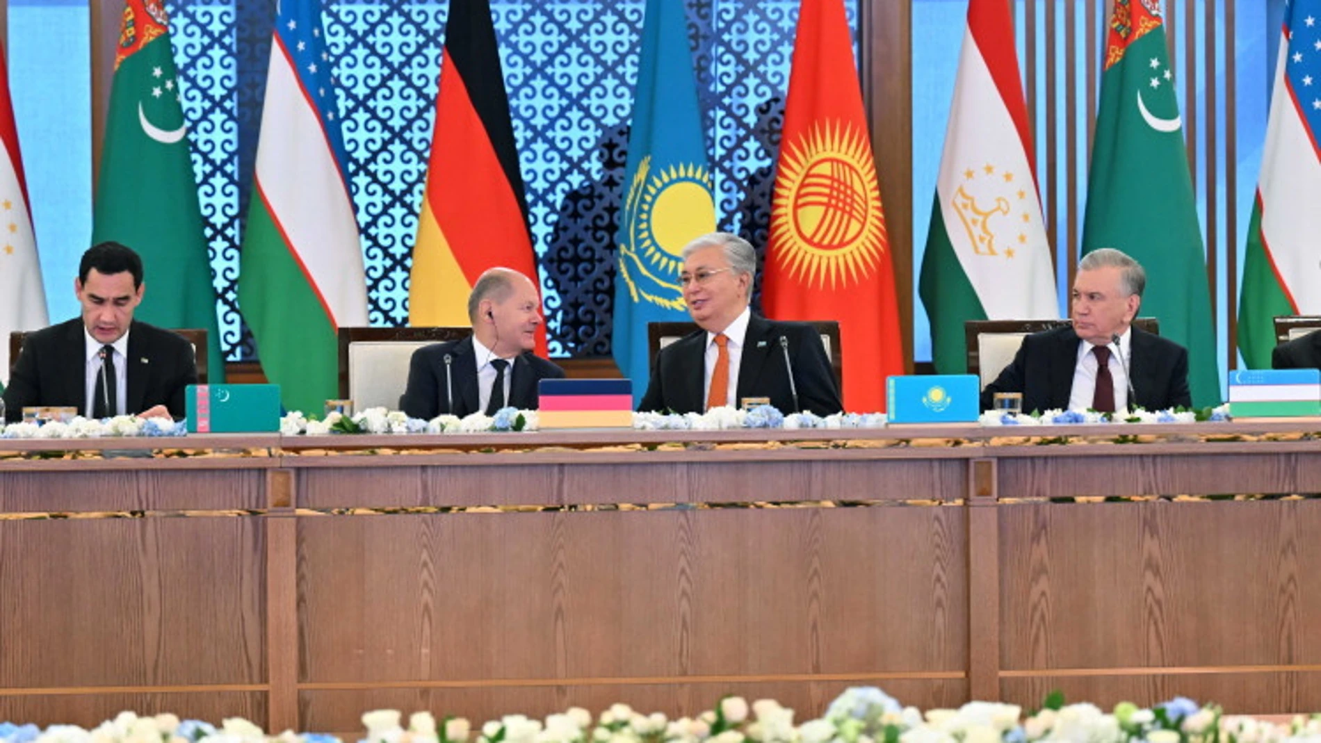 Astana (Kazakhstan), 17/09/2024.- A handout photo made available by the Kazakhstan President press service shows Turkmen President Serdar Berdymukhamedov, German Chancellor Olaf Scholz, Kazakh President Kassym-Jomart Tokayev and Uzbek President Shavkat Mirziyoyev attending the Central Asia-Germany summit in Astana, Kazakhstan, 17 September 2024. According to the Kazakh President Kassym-Jomart Tokayev, Kazakhstan, positioning itself as a reliable and major supplier of energy resources to Germa...