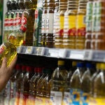 Las causas por las que no bajará el precio del aceite hasta mediados de noviembre «como mínimo»