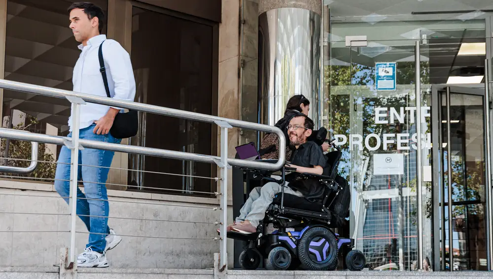 Echenique comparece en el juzgado por presunto delito de odio contra sacerdotes en un tuit