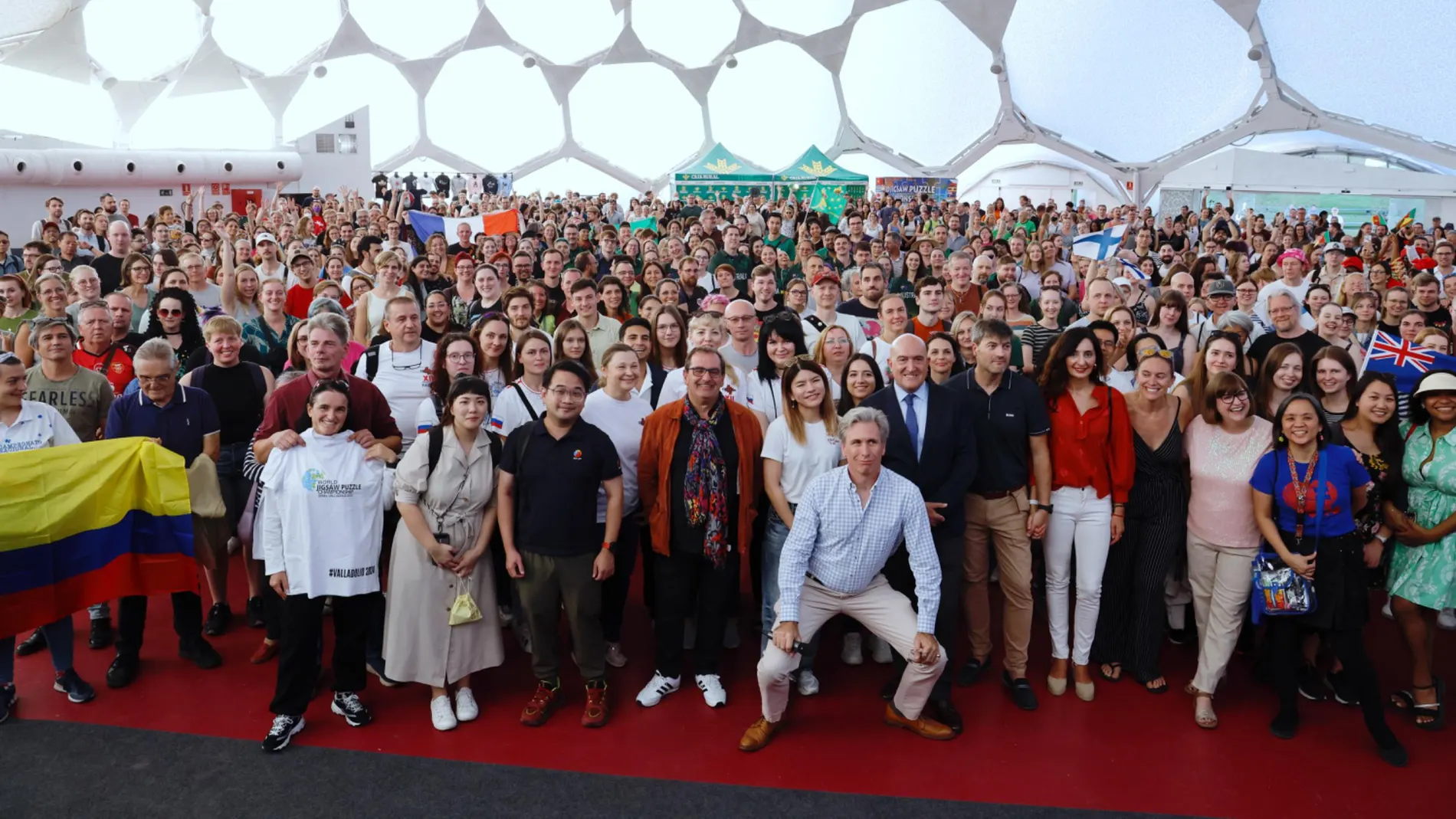 Foto de familia de Carnero con los participantes en el Campeonato Mundial de Puzles