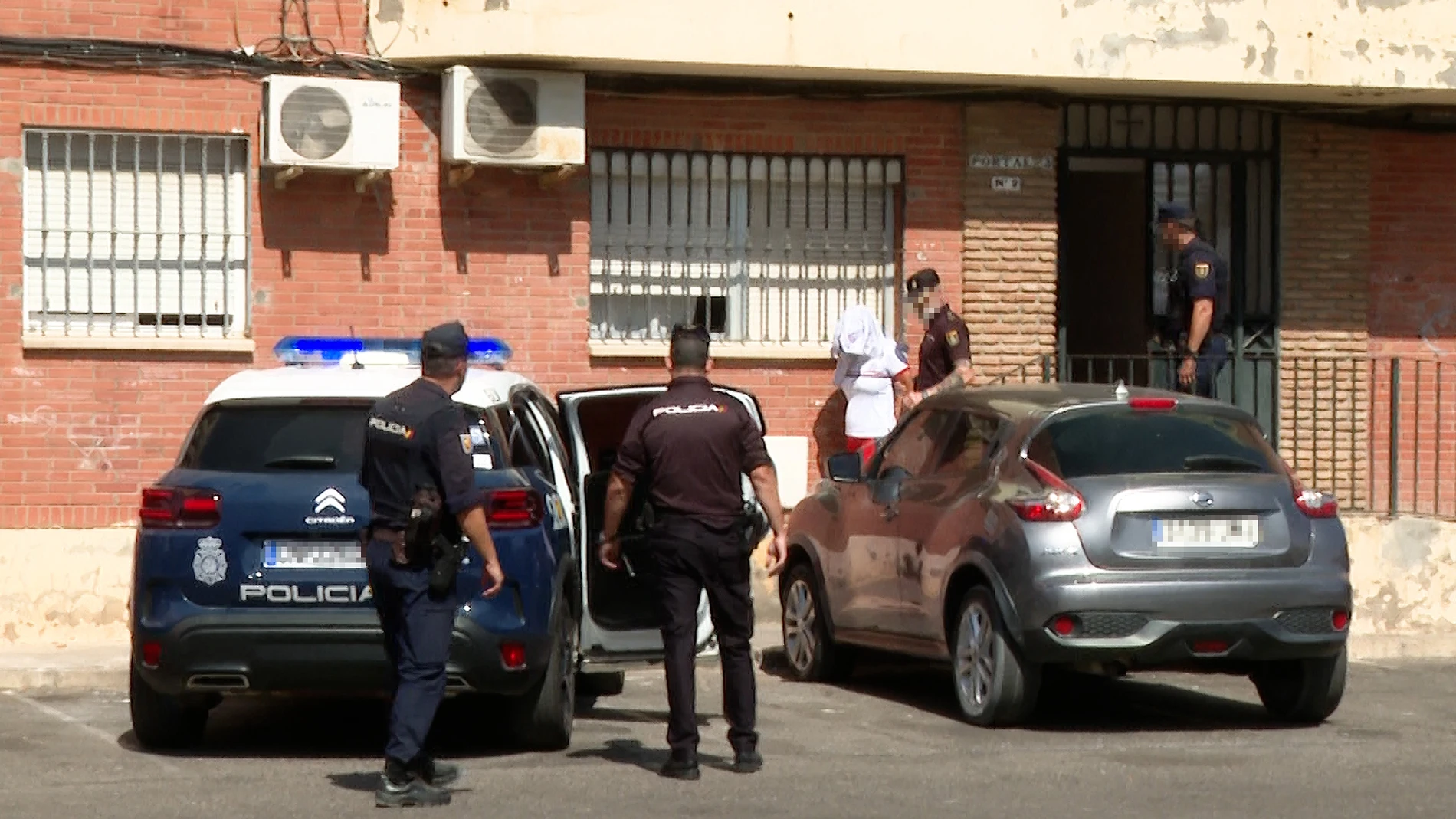 Operación contra el narcotráfico en Alcalá de Guadaíra, Sevilla. A 17 de septiembre de 2024, en Alcalá de Guadaíra, Sevilla (Andalucía, España). La Policía Nacional ha desplegado este martes una importante operación contra el narcotráfico en Alcalá de Guadaíra (Sevilla), donde han sido detenidos incluso cinco agentes.17 SEPTIEMBRE 2024Emilio López17/09/2024