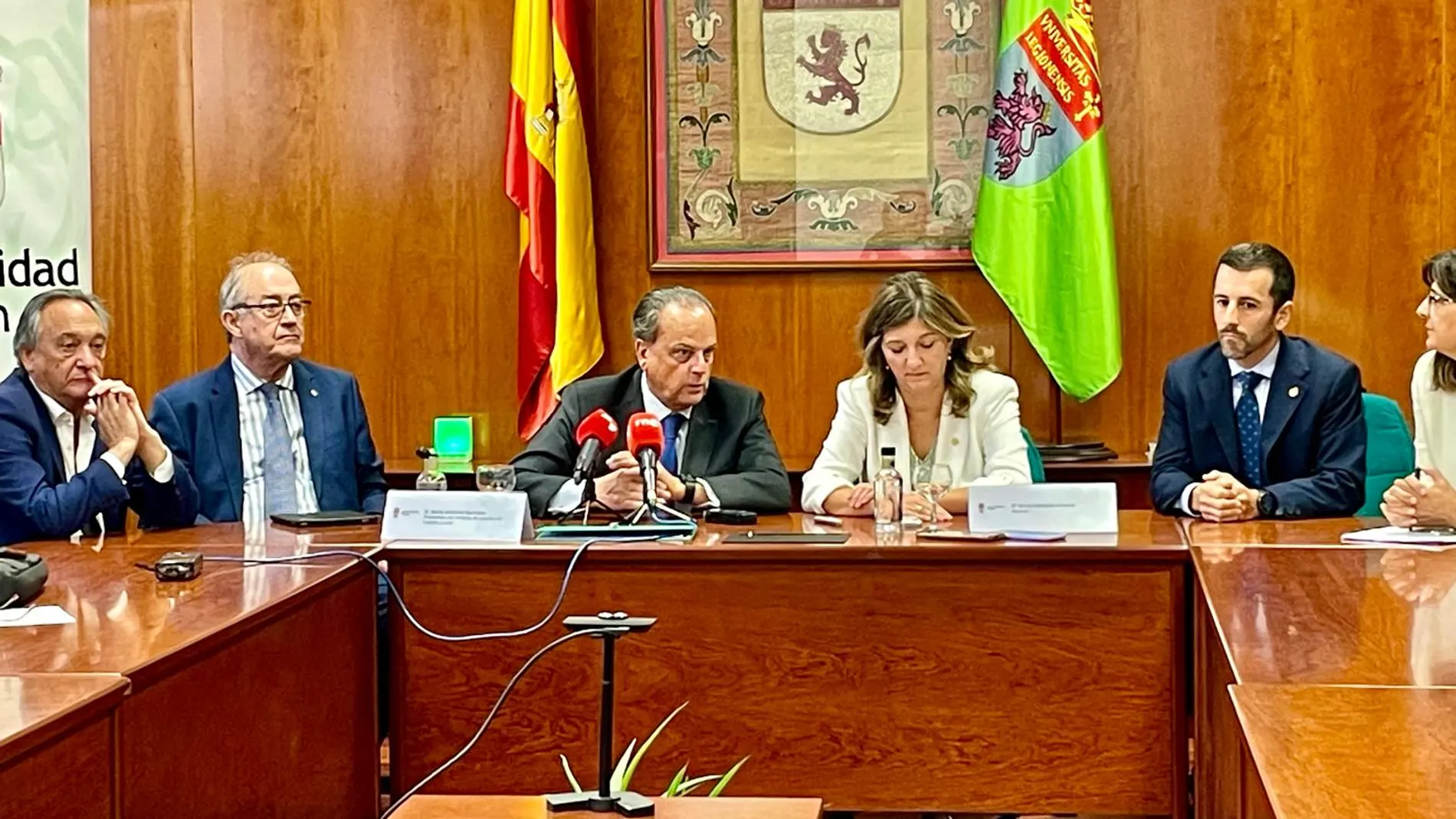 Mario Amilivia junto a Nuria González