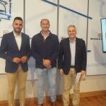 El diputado de Empleo, Desarrollo Económico y Reto Demográfico, Roberto Migallón, acompañado por el presidente de la Asociación de Empresarios de Turismo Rural, Luis Chico, han presentado el Foro de Turismo Rural, que se celebra el viernes en el Q-BO