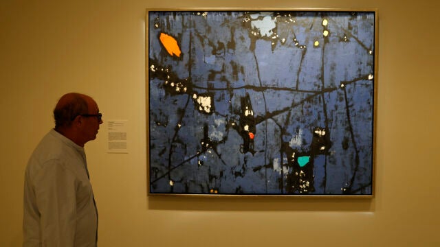 "La Vía Media / La Gran Madre gobierna el cielo (mural Astor)", de Buffie Johnson