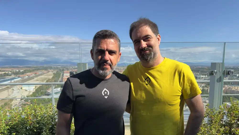 Frankie Carrero como CEO y Luis Martín como CTO, ambos con una sólida experiencia en el sector de la IA