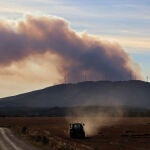Vista del incendio desde el cercano municipio de Cepeda