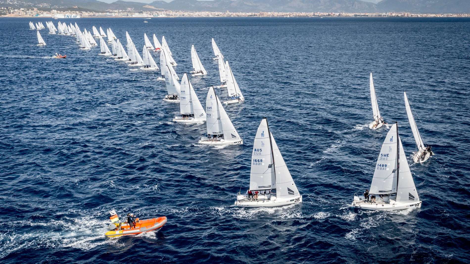Salida de la primera de las regatas del Sandberg Estates J/70 Worlds
