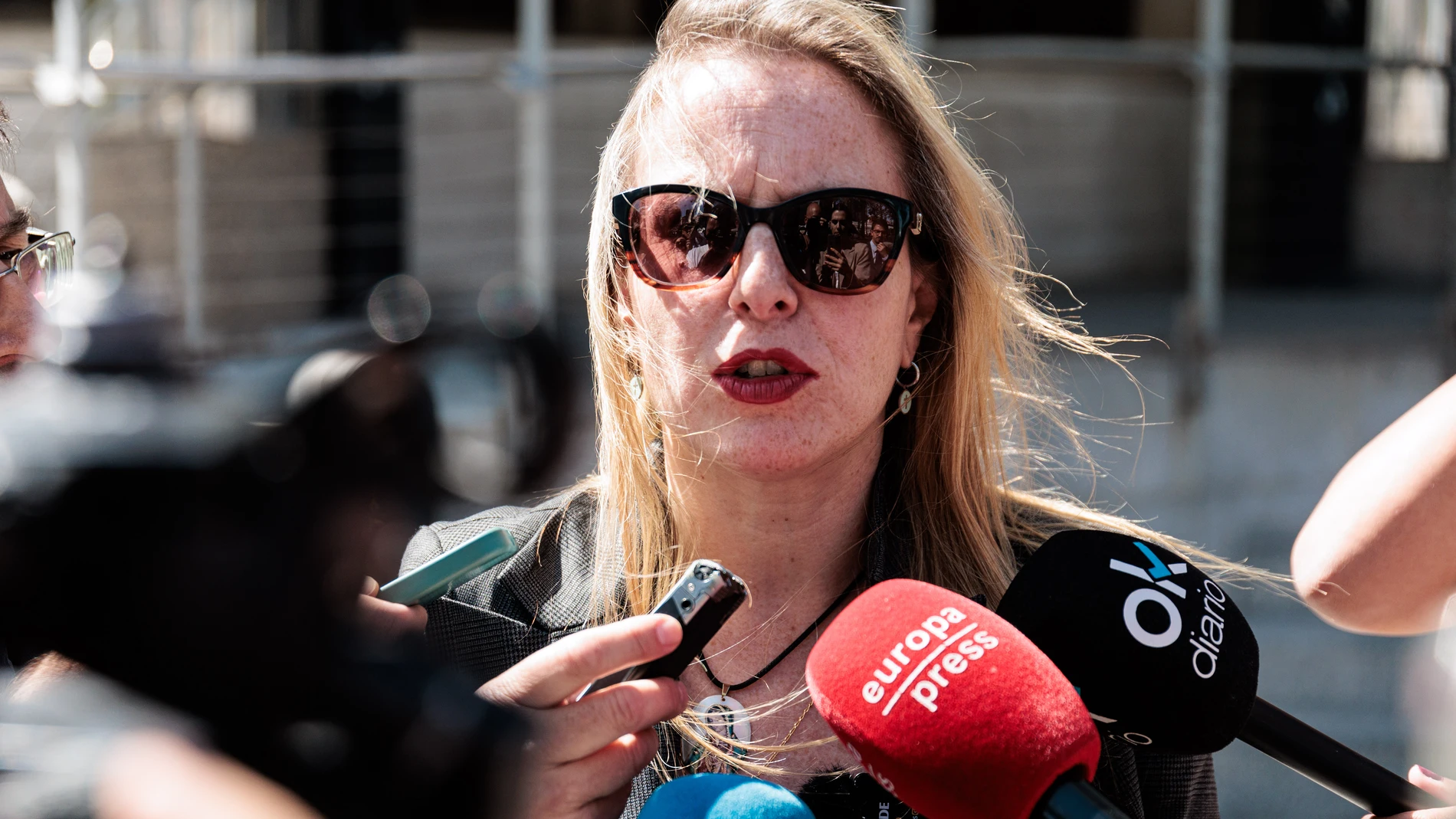 La portavoz de la Fundación española de Abogados Cristianos, Polonia Castellanos, atiende a los medios de comunicación a su llegada a los juzgados de Plaza de Castilla, a 17 de septiembre de 2024, en Madrid (España). Echenique está citado a declarar como denunciado por presunto delito de odio en un tuit en el que expresó que "es mucho más probable que un sacerdote cometa un delito de agresión sexual contra menores de edad que delinca una persona migrante". La declaración se produce después de...