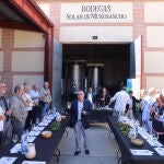 Los hermanos González Huerta presentan la edición limitada de su nueva creación a los principales representantes de los colectivos vitivinícolas más importantes de la Comunidad